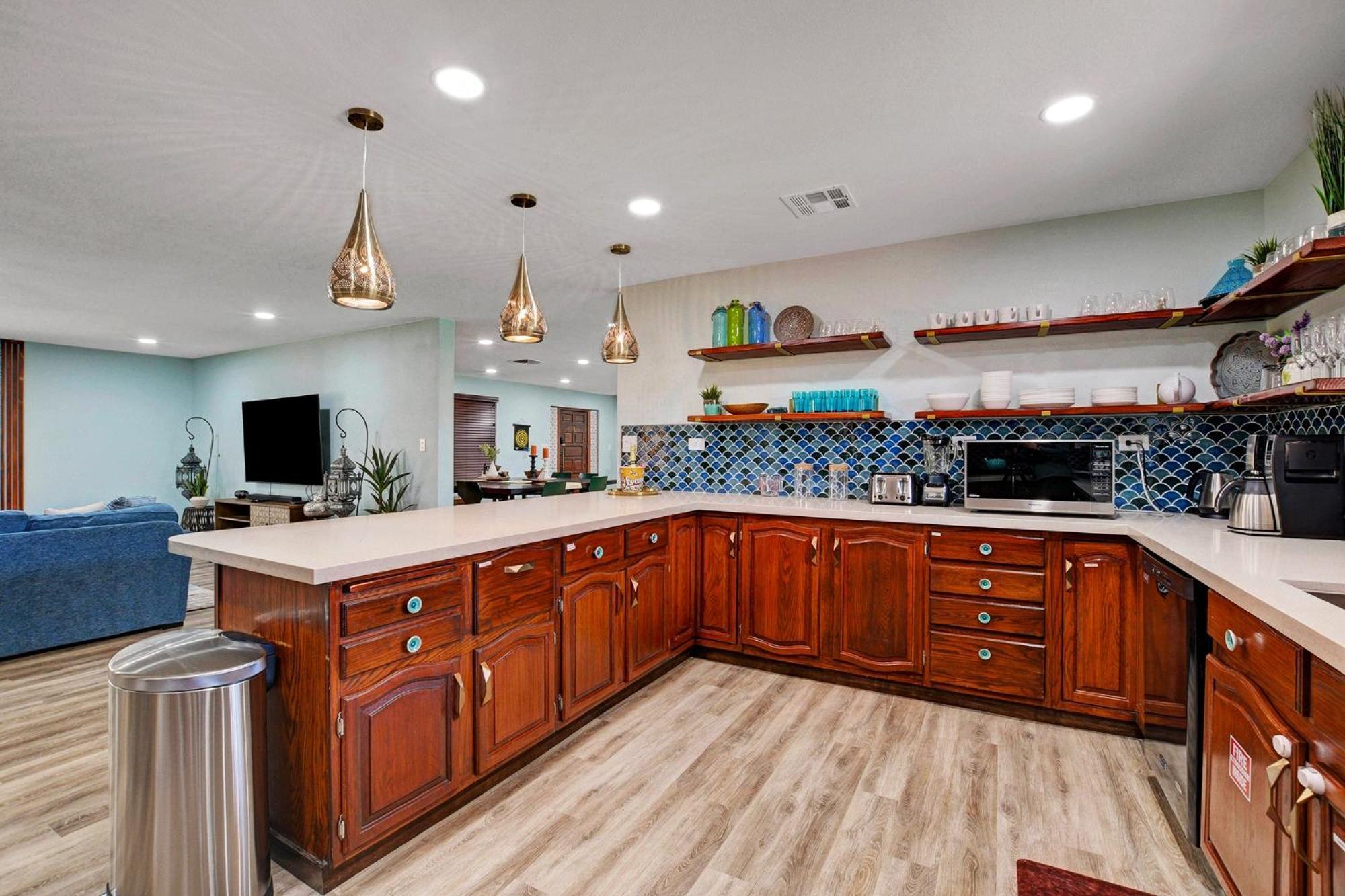 Buddha Mansion Luxury - 8br Modern, Hottub, Huge Pool, Sauna, Bbq Grill, Game *