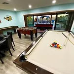 Buddha Mansion Luxury Resort - 8Br Modern, Hottub, Huge Pool, Sauna, Bbq Grill, Game Room